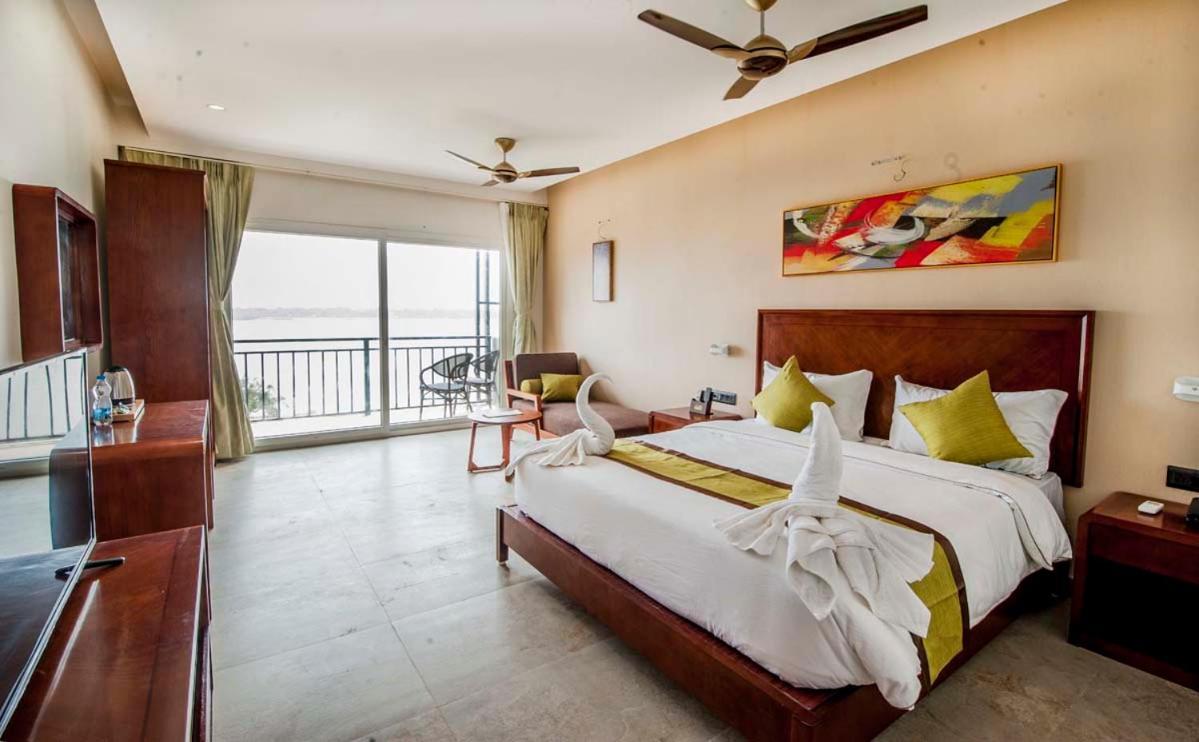 Hotel Sonar Bangla Taki Hasnabad Exteriör bild